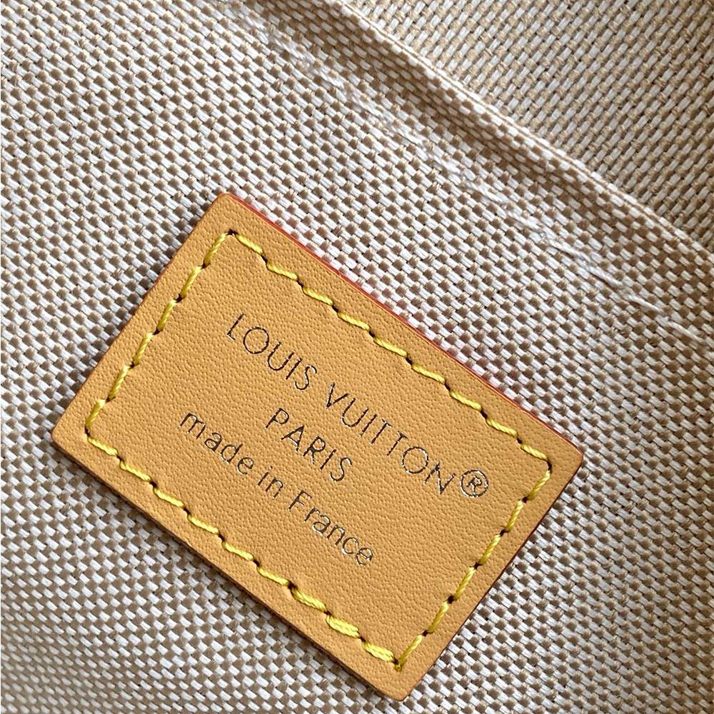 LV Trocadéro Wearable Wallet(HIGH-END GRADE)