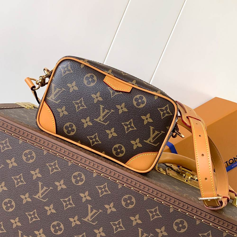 LV Trocadéro Wearable Wallet(HIGH-END GRADE)