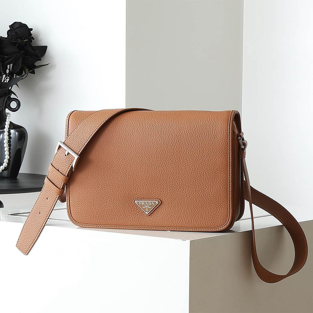 Pra*a Leather shoulder bag(HIGH-END GRADE)