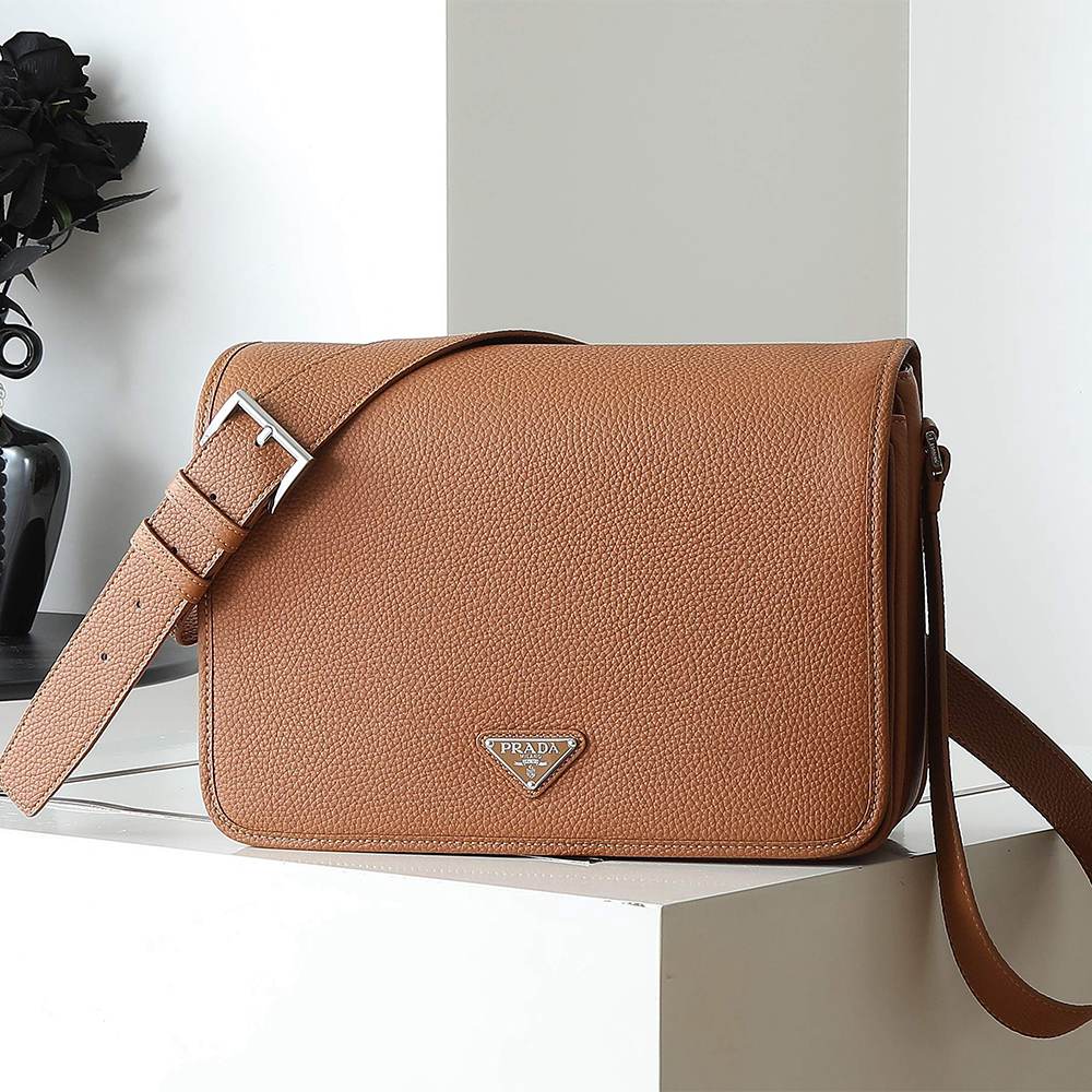 Pra*a Leather shoulder bag(HIGH-END GRADE)