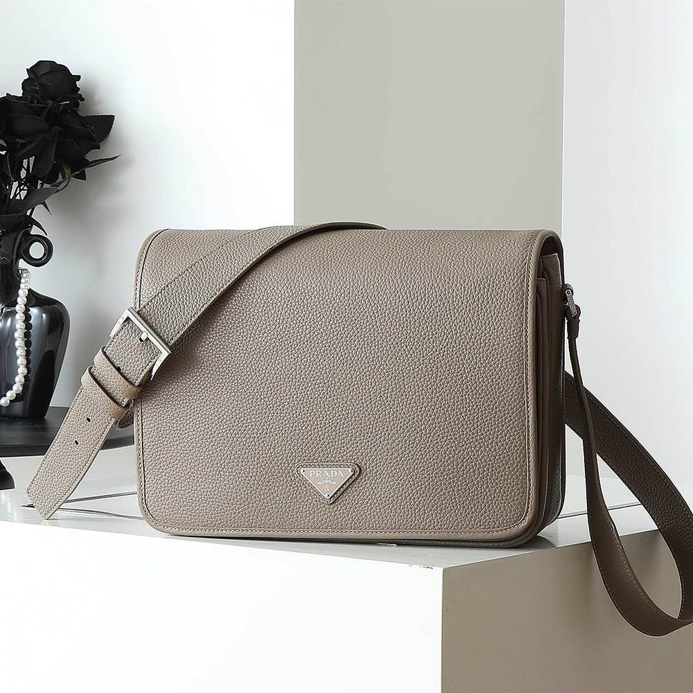 Pra*a Leather shoulder bag(HIGH-END GRADE)