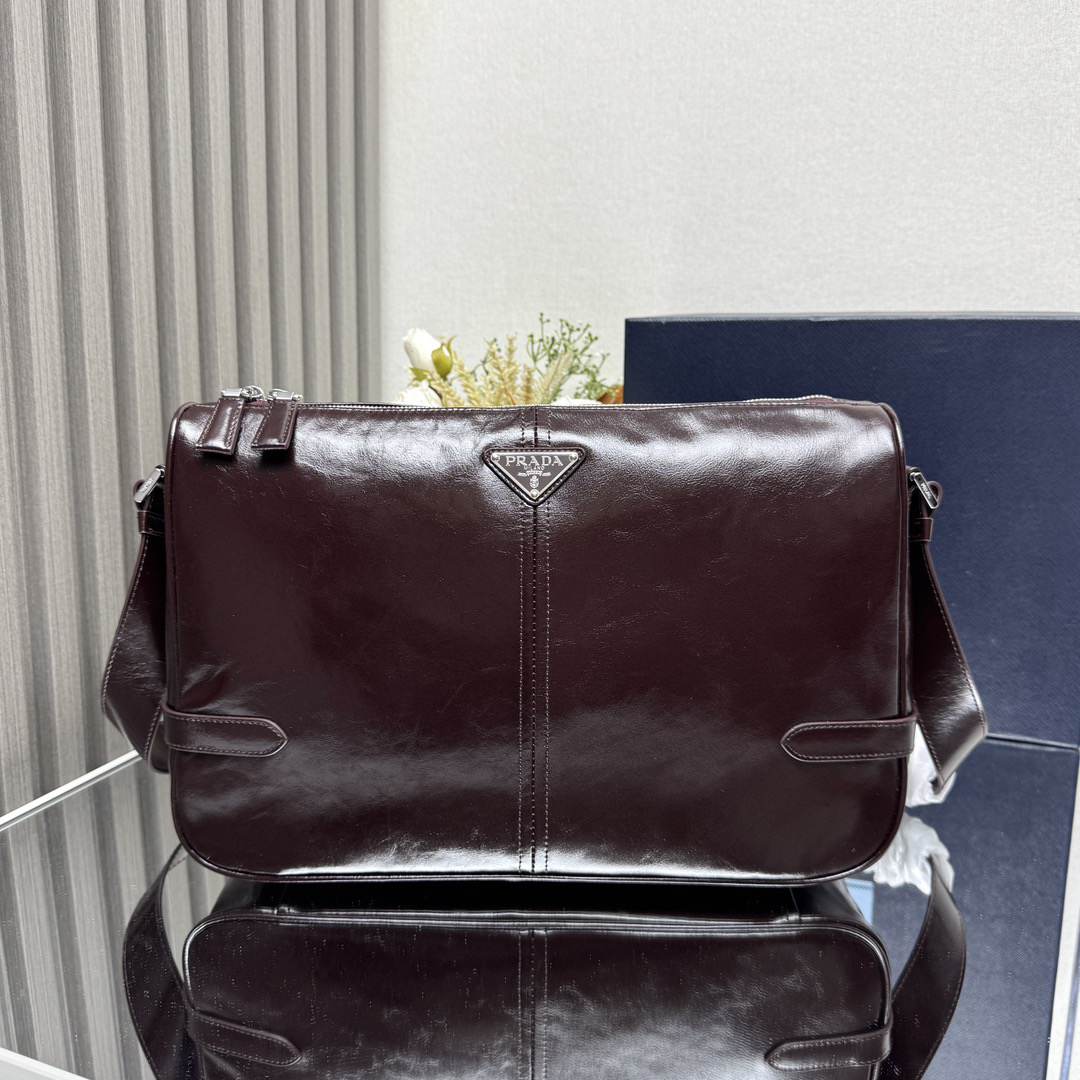 Pra*a Leather shoulder bag(HIGH-END GRADE)