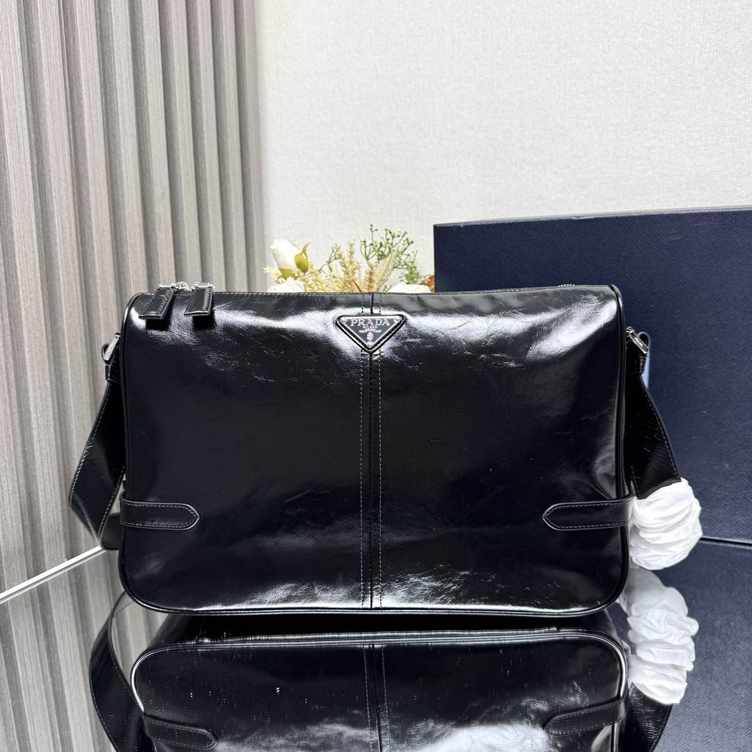 Pra*a Leather shoulder bag(HIGH-END GRADE)