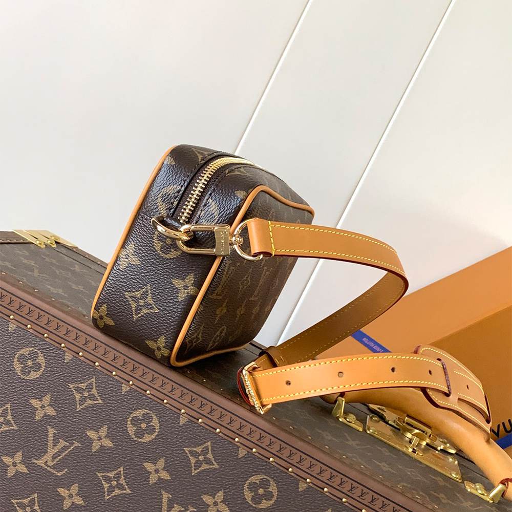LV Trocadéro Wearable Wallet(HIGH-END GRADE)