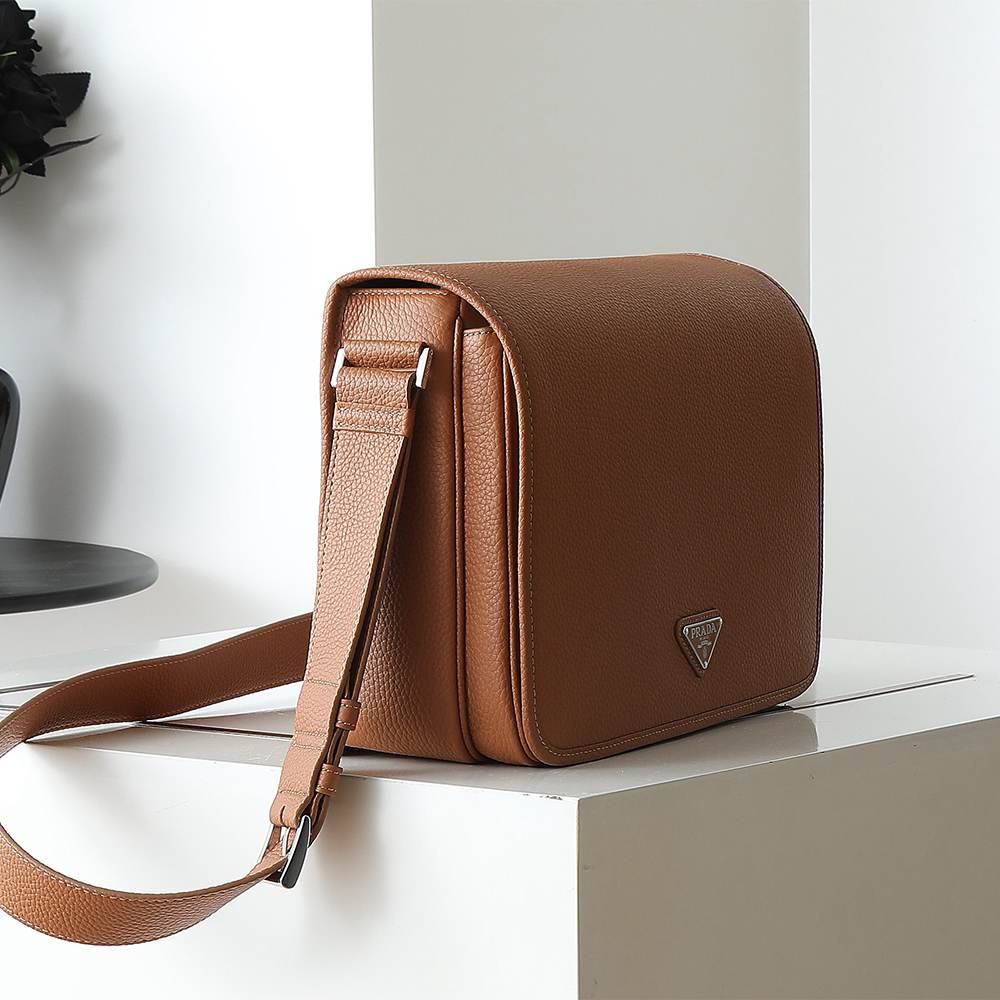 Pra*a Leather shoulder bag(HIGH-END GRADE)