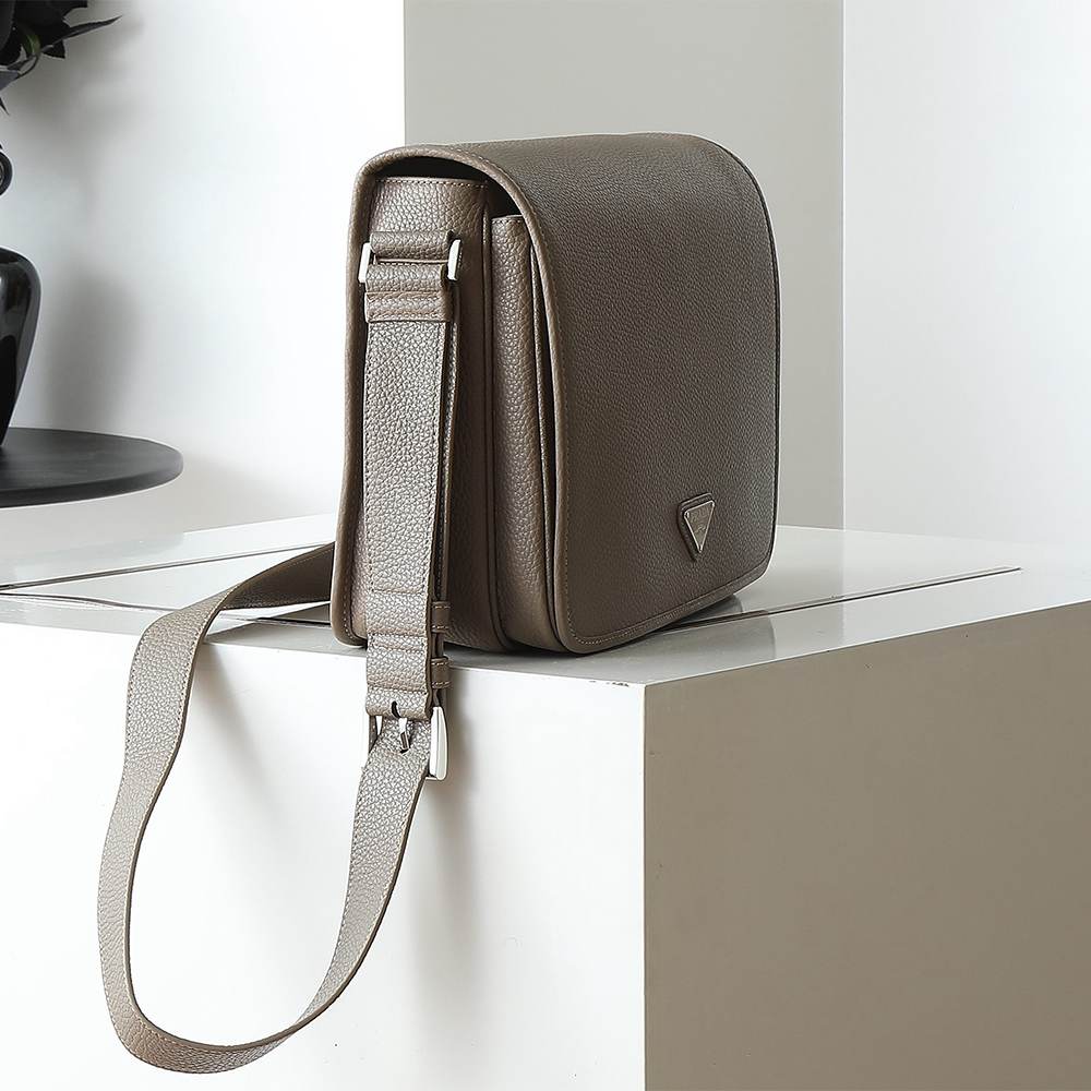 Pra*a Leather shoulder bag(HIGH-END GRADE)