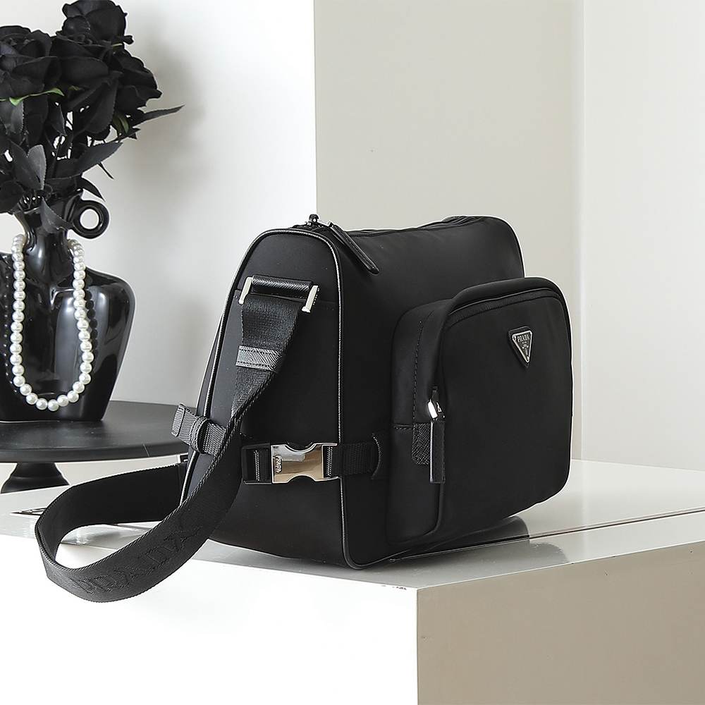 Pra*a Large Re-Nylon and Saffiano leather shoulder bag(HIGH-END GRADE)