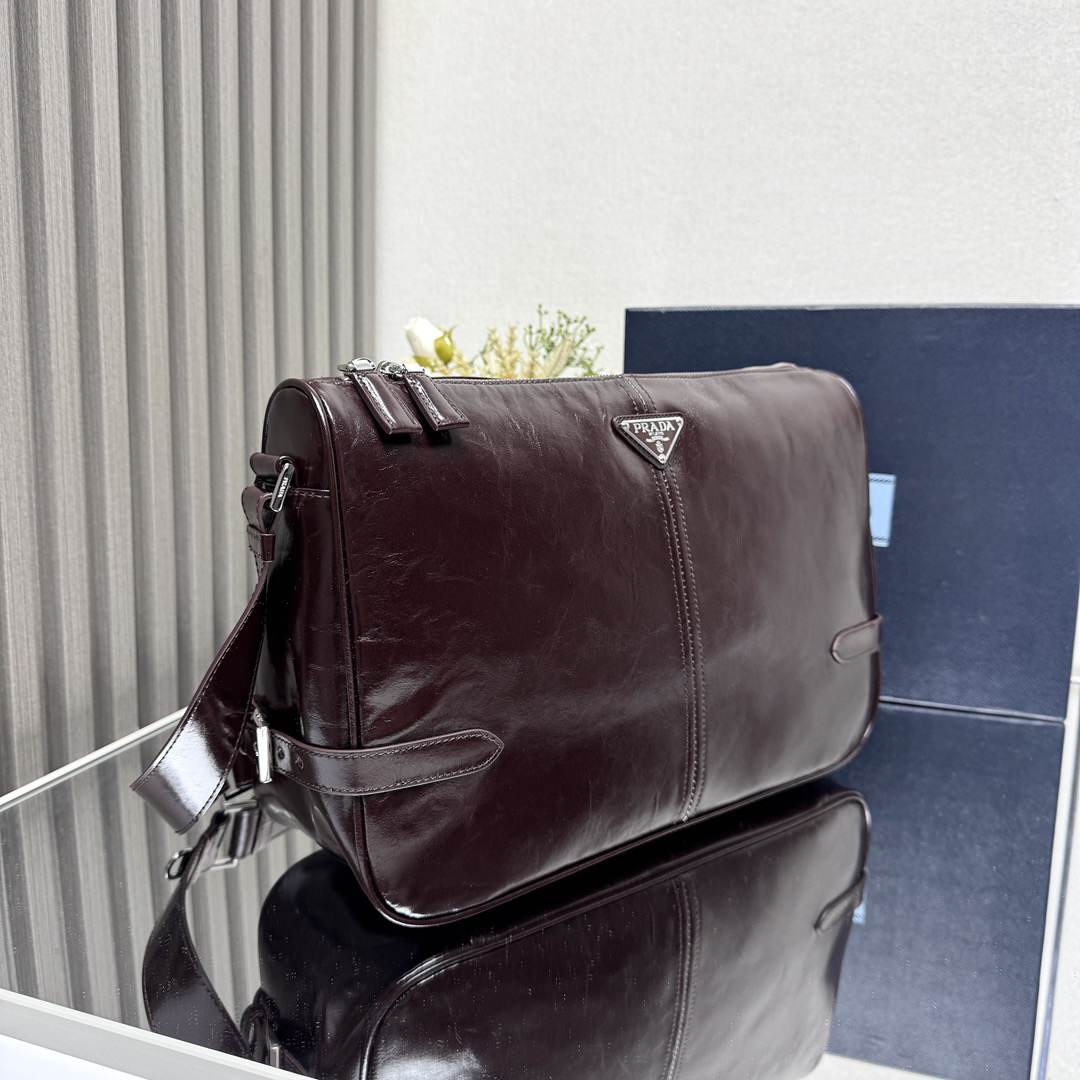 Pra*a Leather shoulder bag(HIGH-END GRADE)