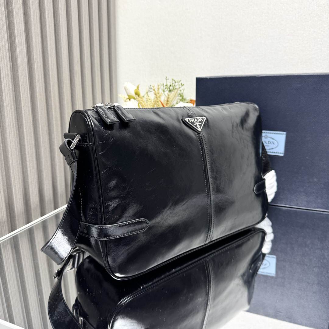 Pra*a Leather shoulder bag(HIGH-END GRADE)