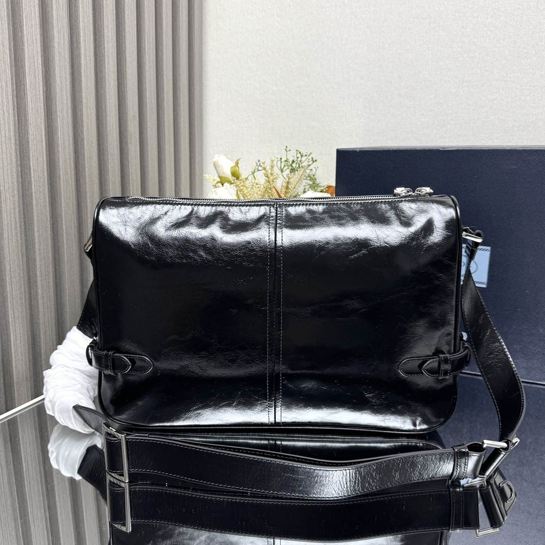 Pra*a Leather shoulder bag(HIGH-END GRADE)