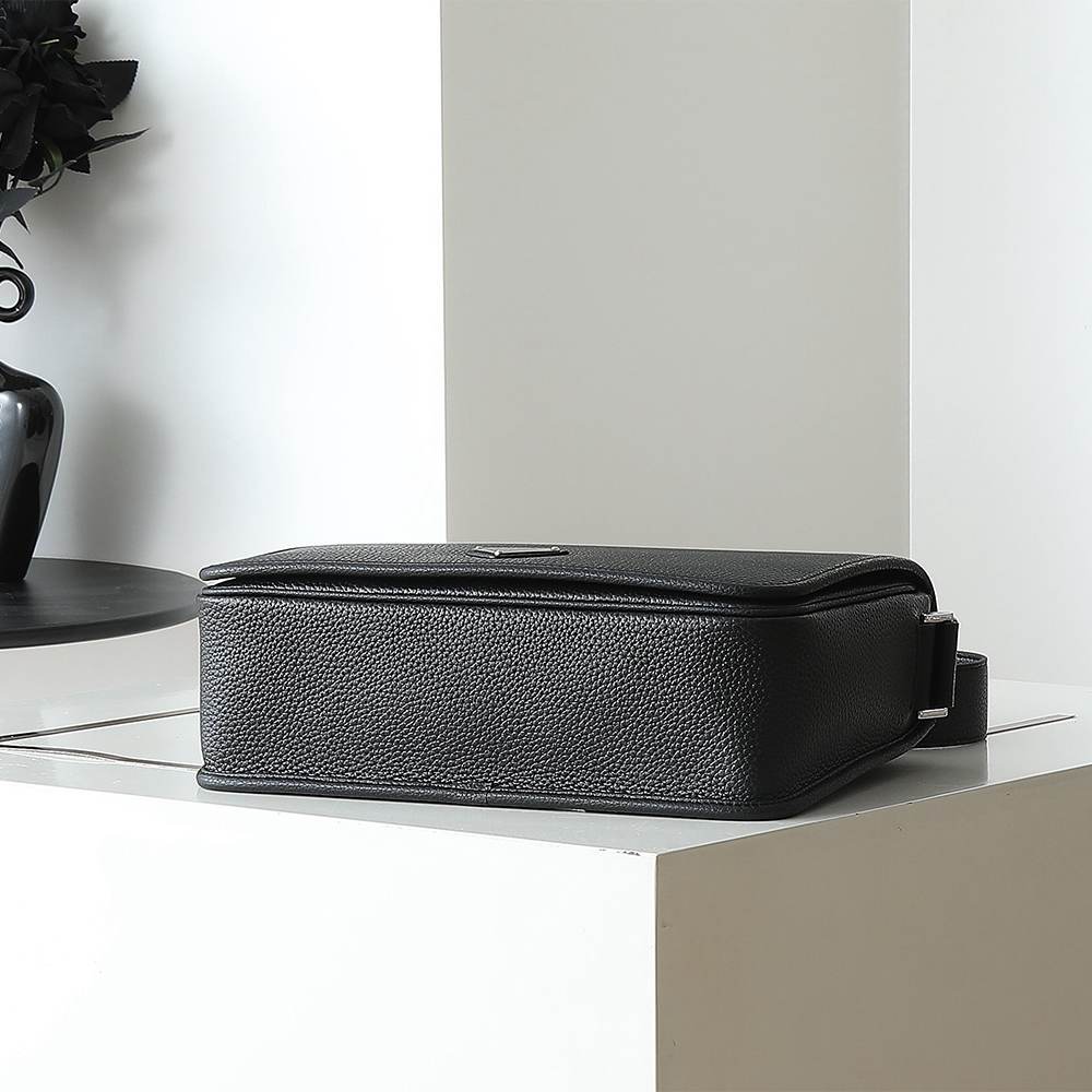 Pra*a Leather shoulder bag(HIGH-END GRADE)