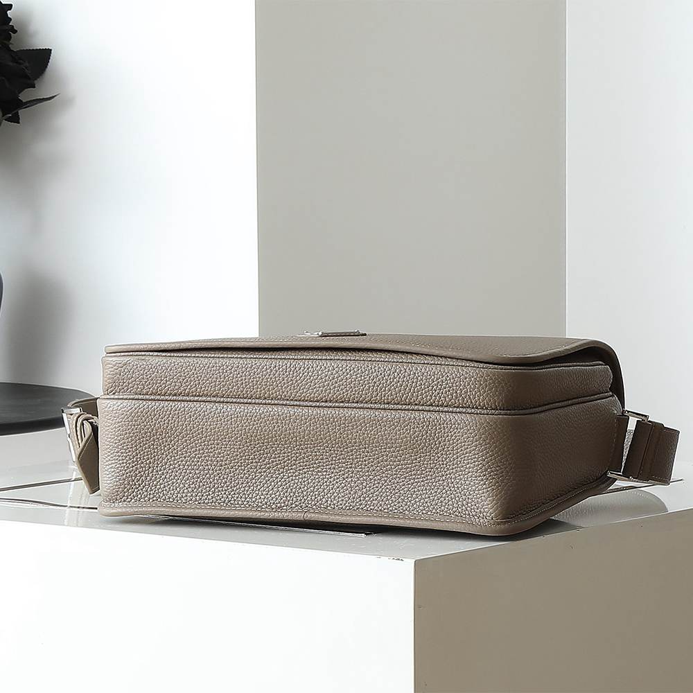 Pra*a Leather shoulder bag(HIGH-END GRADE)