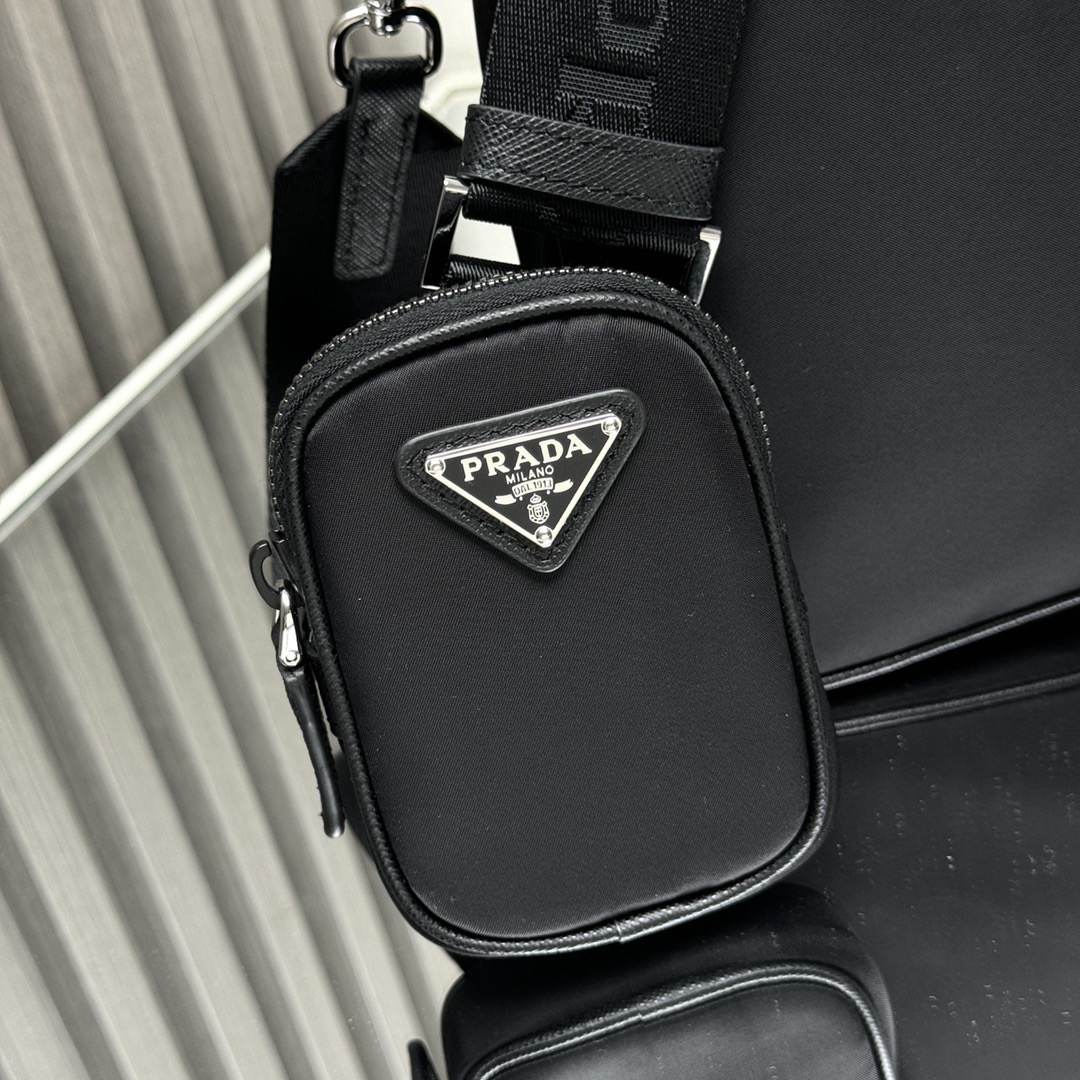 Pra*a Re-Nylon and Saffiano leather shoulder bag(HIGH-END GRADE)
