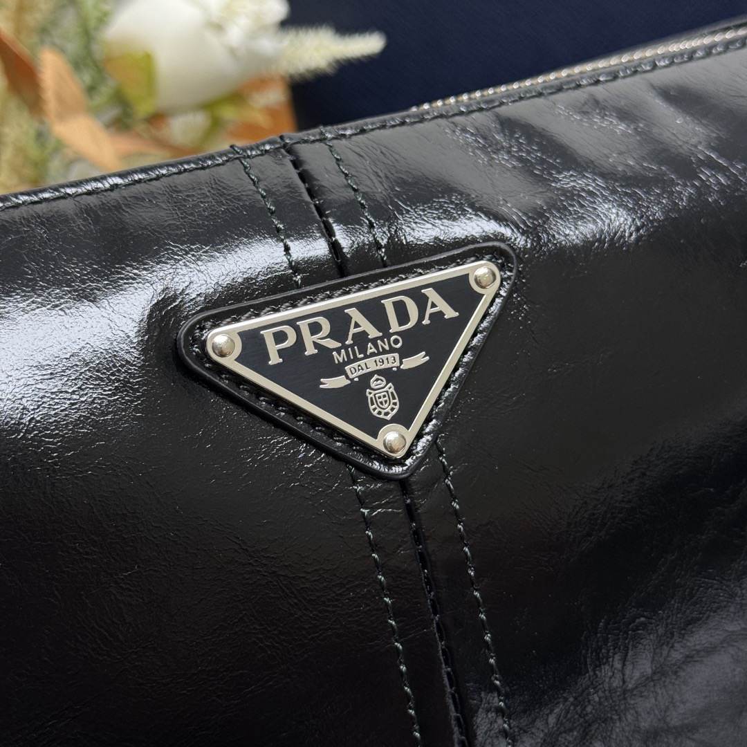 Pra*a Leather shoulder bag(HIGH-END GRADE)
