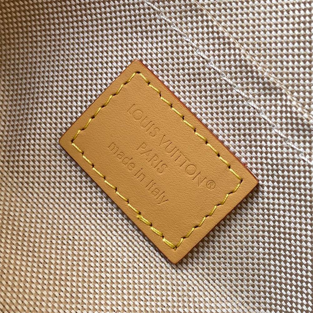 LV Trocadéro Wearable Wallet(HIGH-END GRADE)