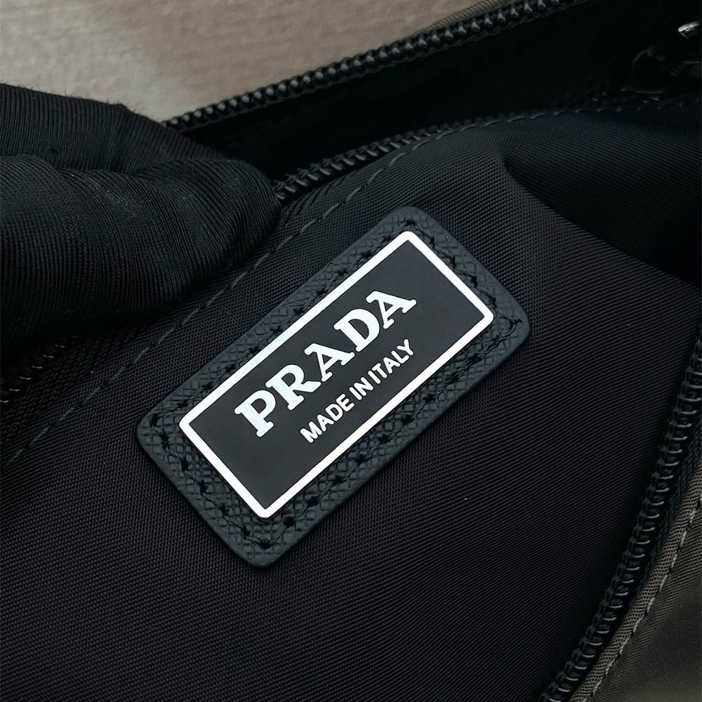 Pra*a Medium Re-Nylon and Saffiano leather shoulder bag(HIGH-END GRADE)