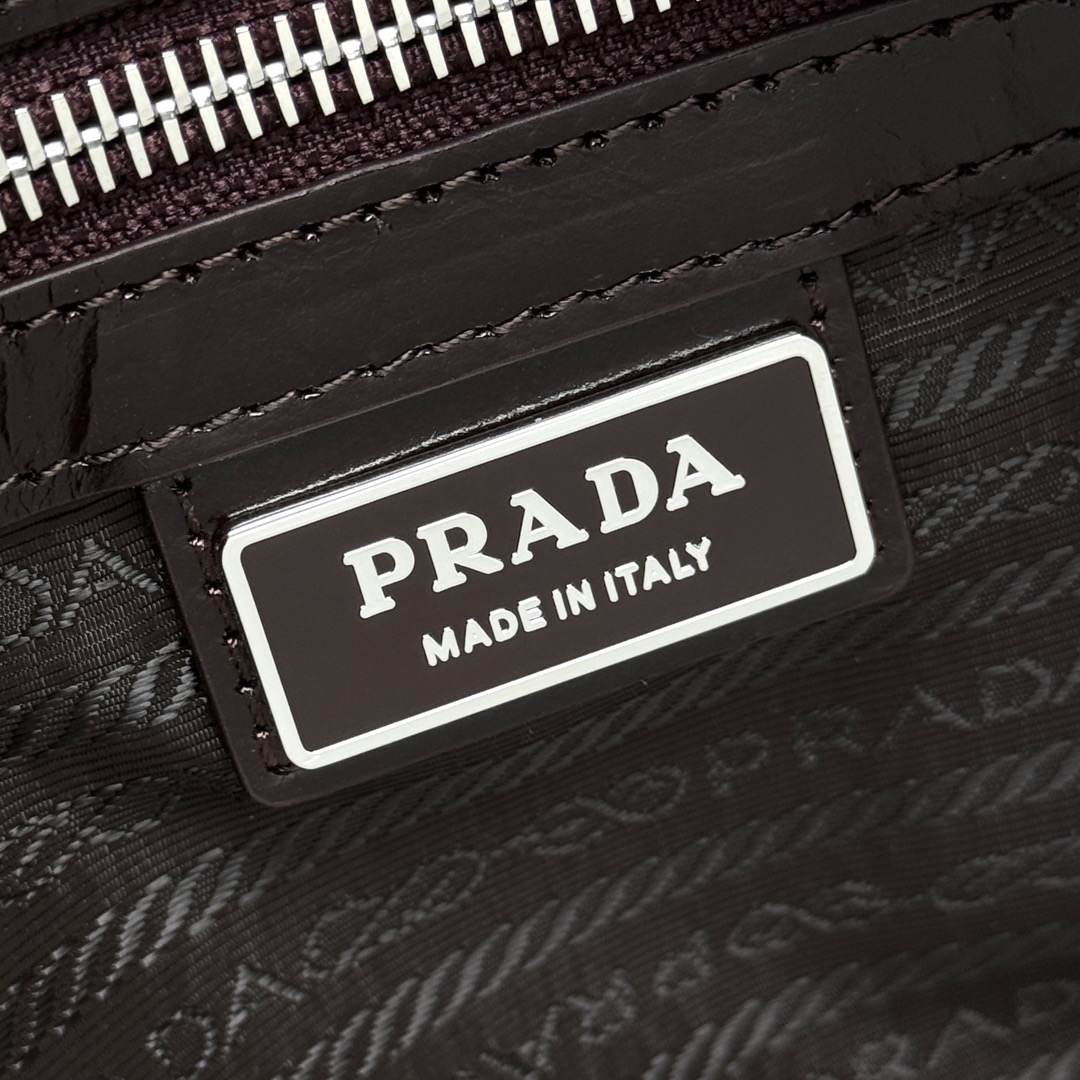 Pra*a Leather shoulder bag(HIGH-END GRADE)