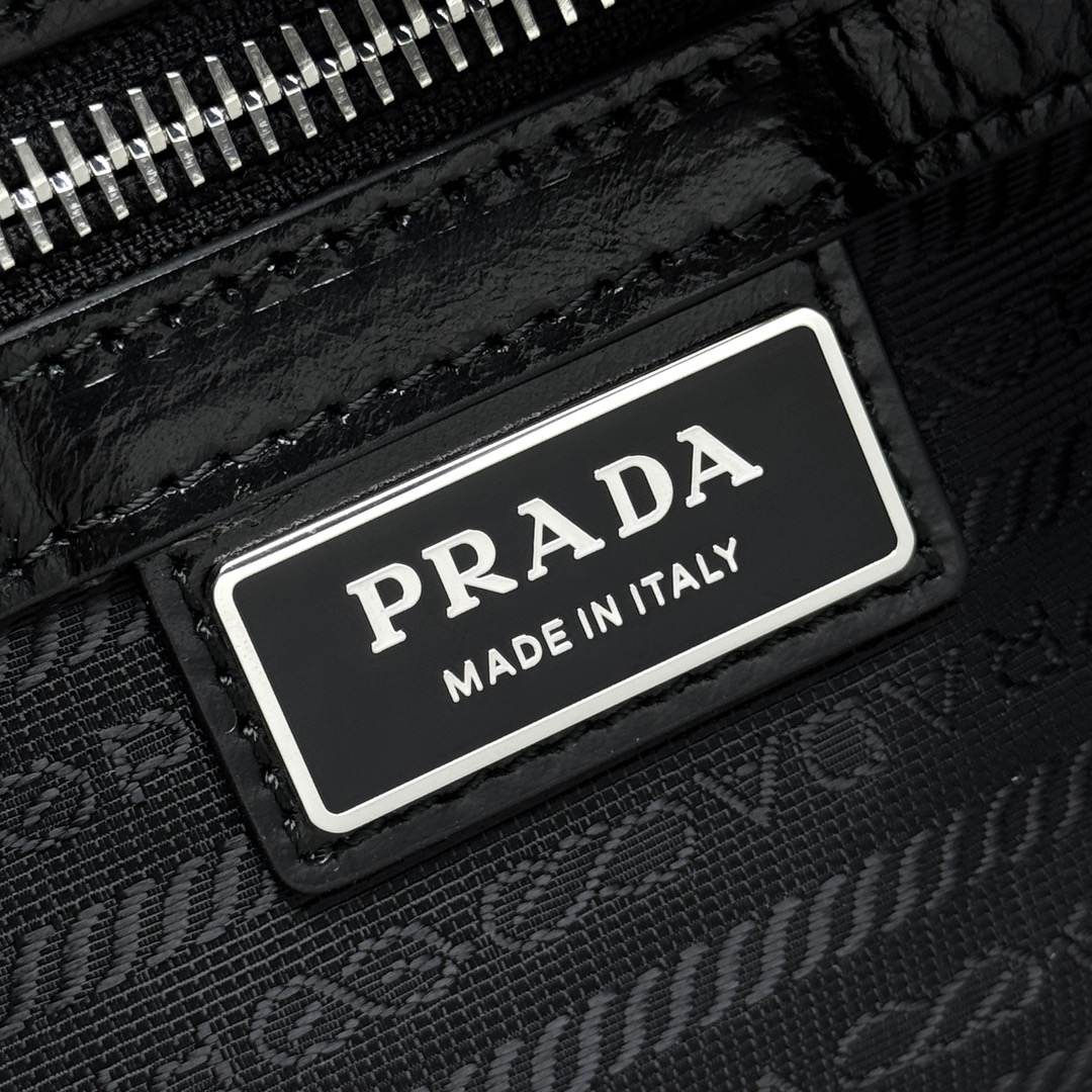 Pra*a Leather shoulder bag(HIGH-END GRADE)