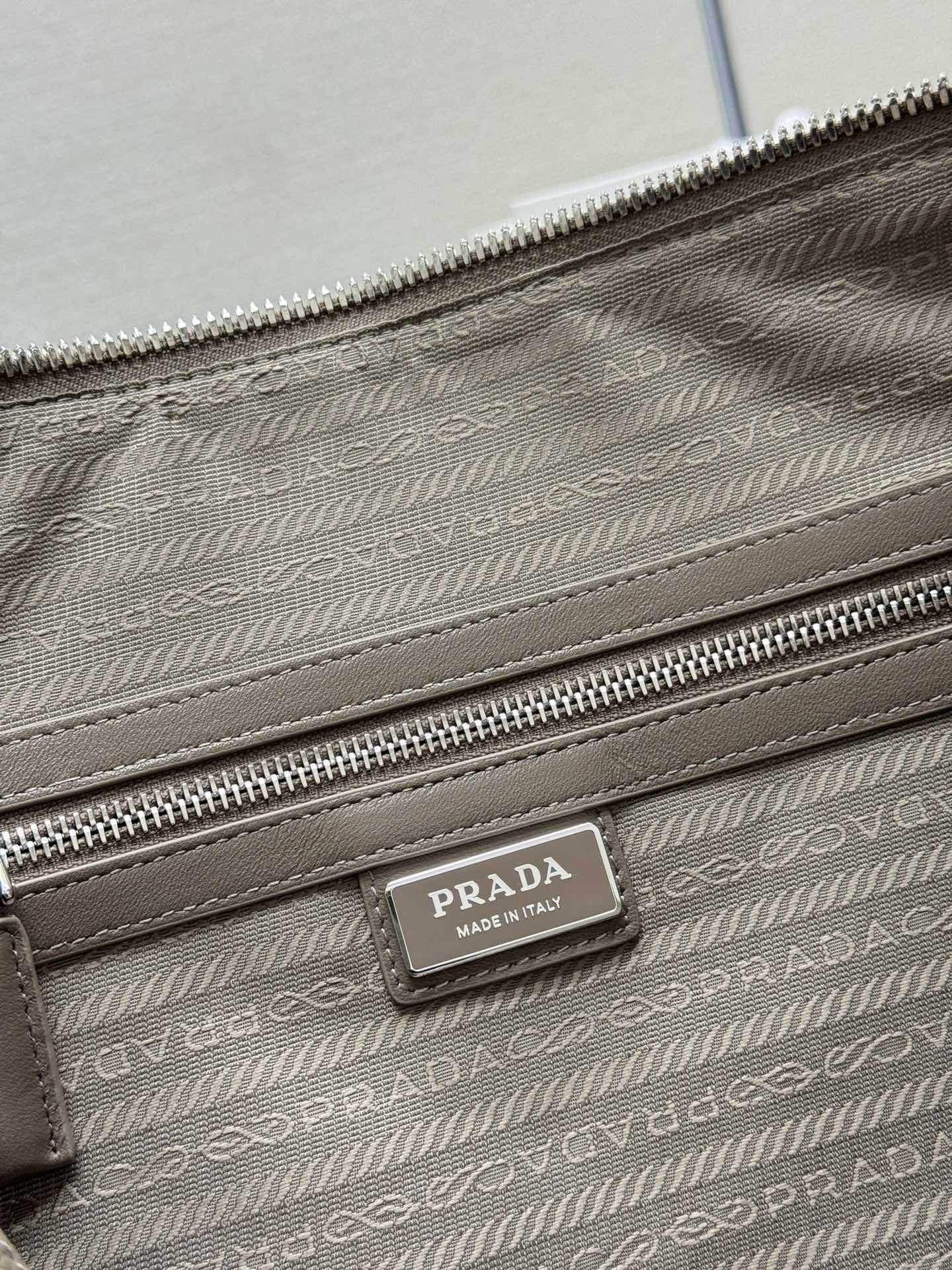 Pra*a Medium leather shoulder bag(HIGH-END GRADE)