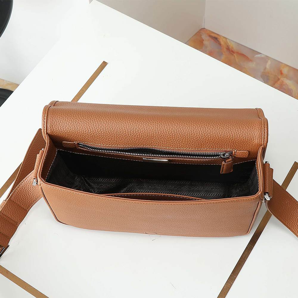 Pra*a Leather shoulder bag(HIGH-END GRADE)