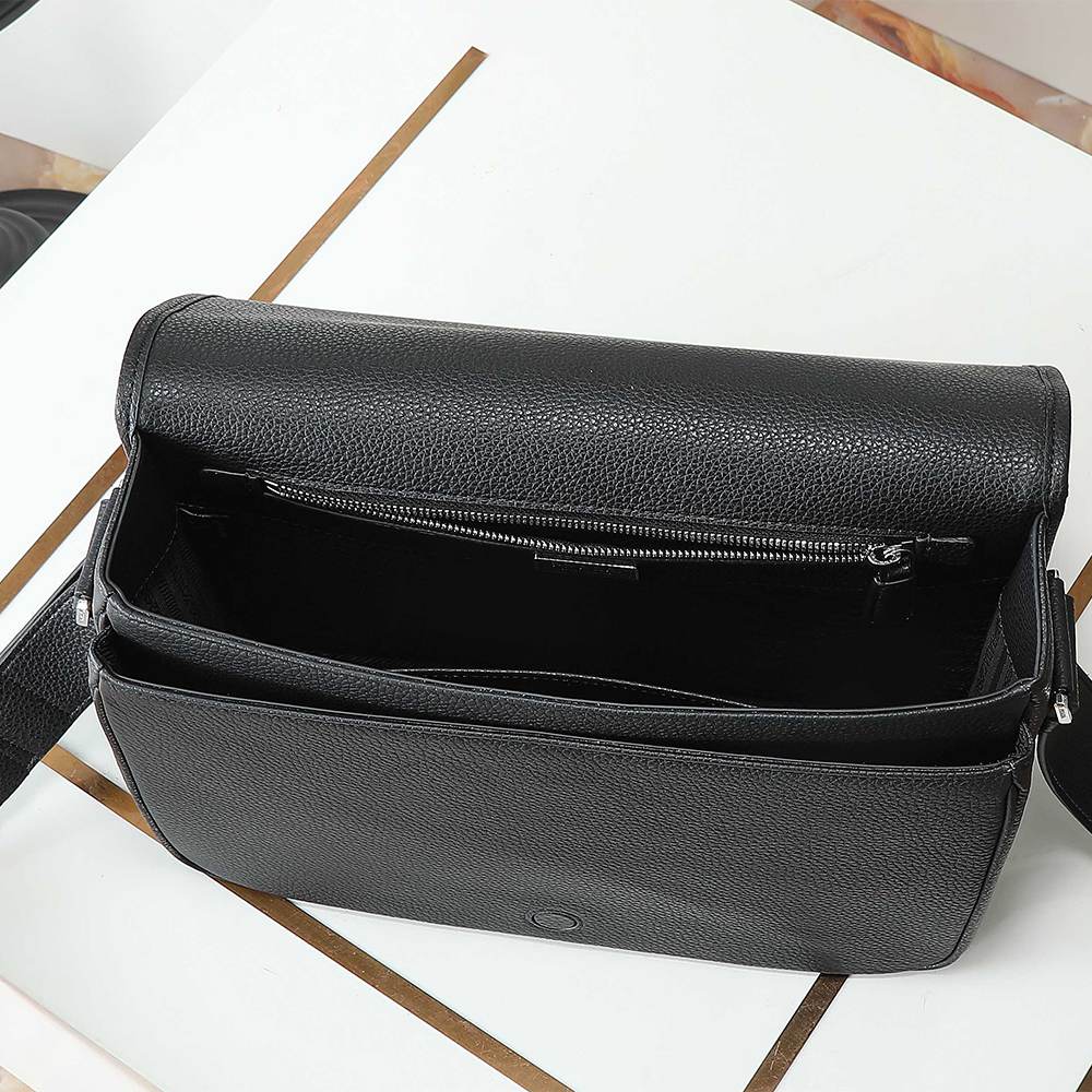 Pra*a Leather shoulder bag(HIGH-END GRADE)