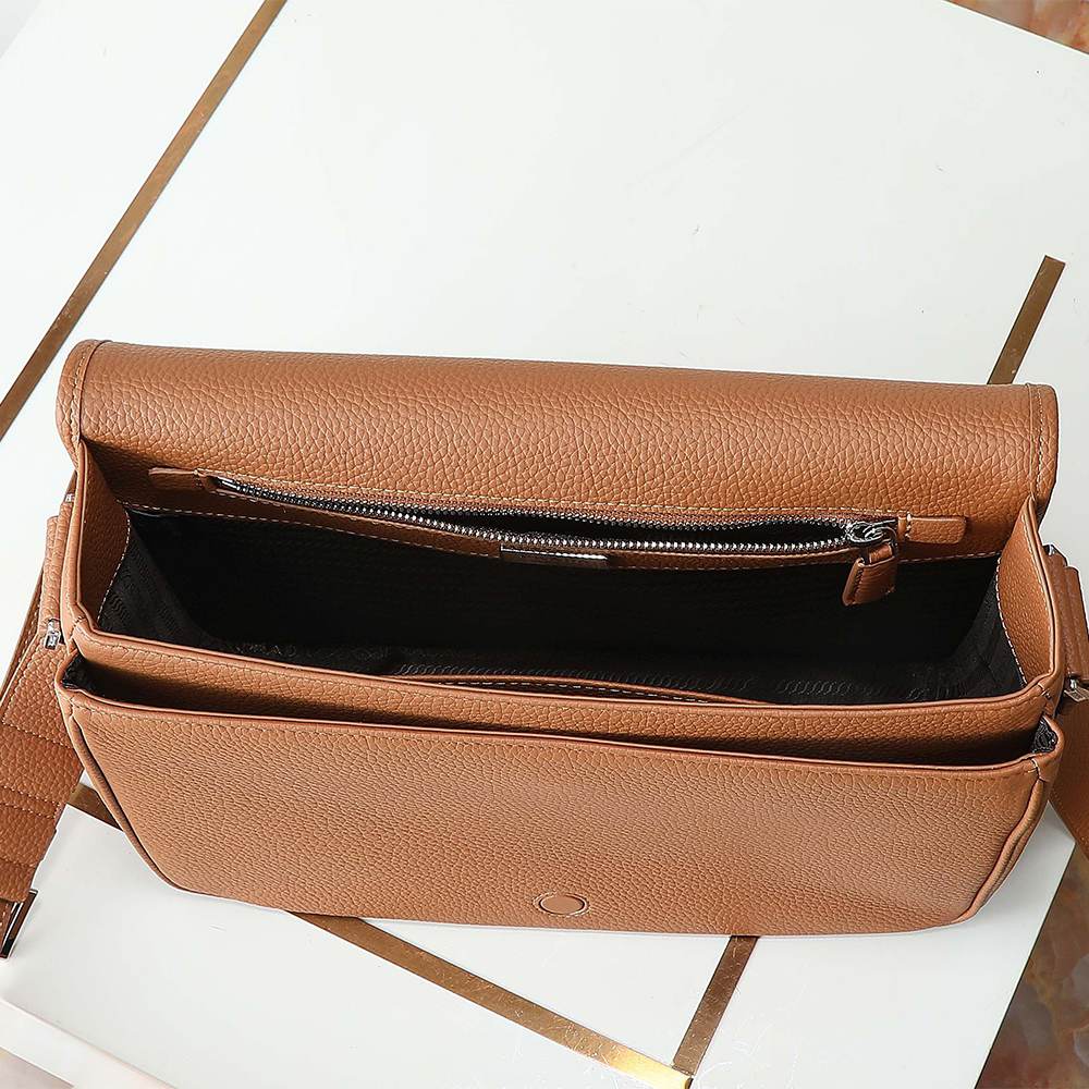 Pra*a Leather shoulder bag(HIGH-END GRADE)