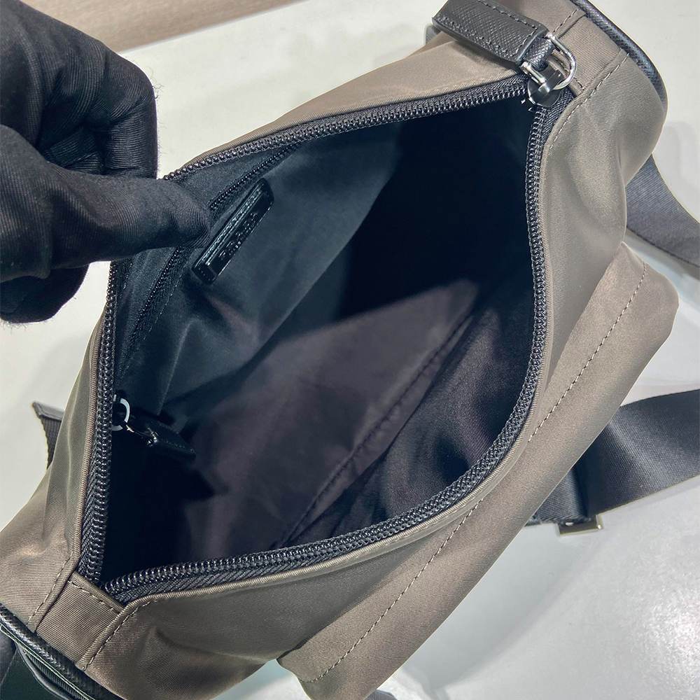 Pra*a Medium Re-Nylon and Saffiano leather shoulder bag(HIGH-END GRADE)