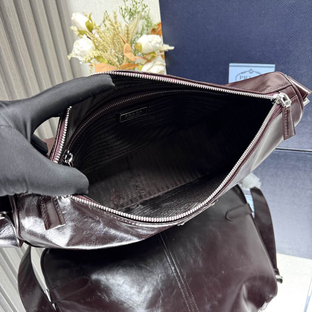 Pra*a Leather shoulder bag(HIGH-END GRADE)
