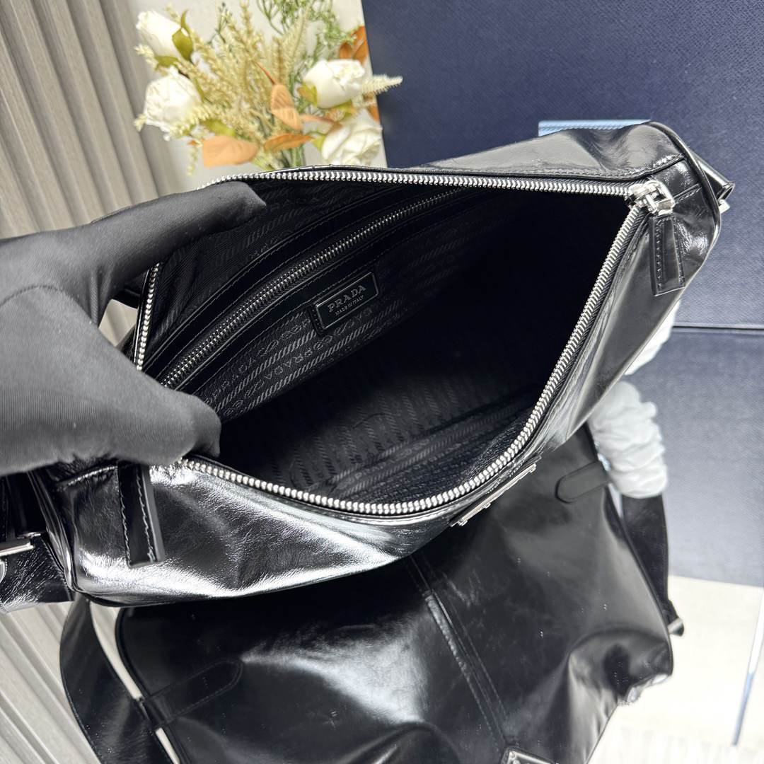 Pra*a Leather shoulder bag(HIGH-END GRADE)