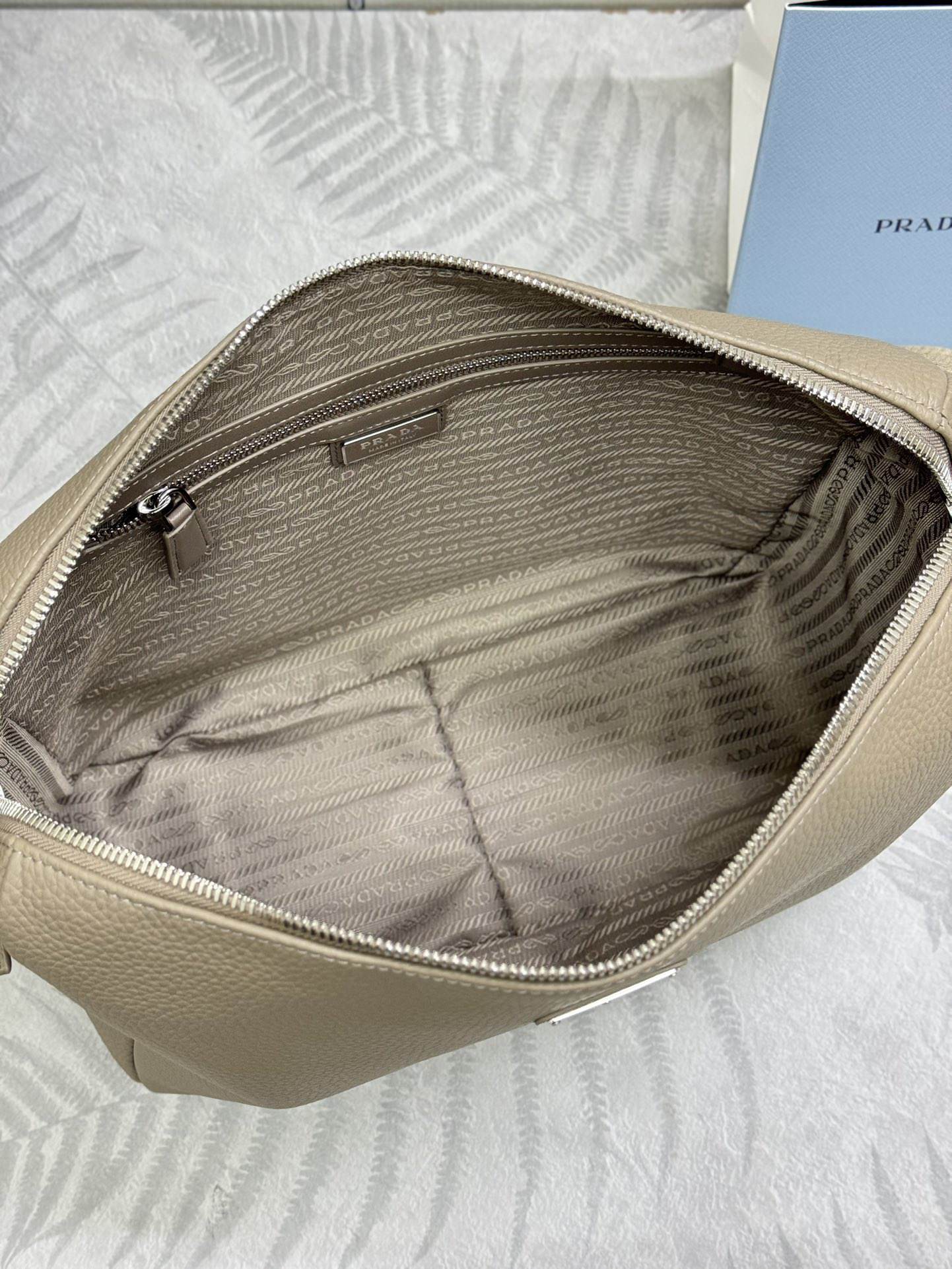 Pra*a Medium leather shoulder bag(HIGH-END GRADE)